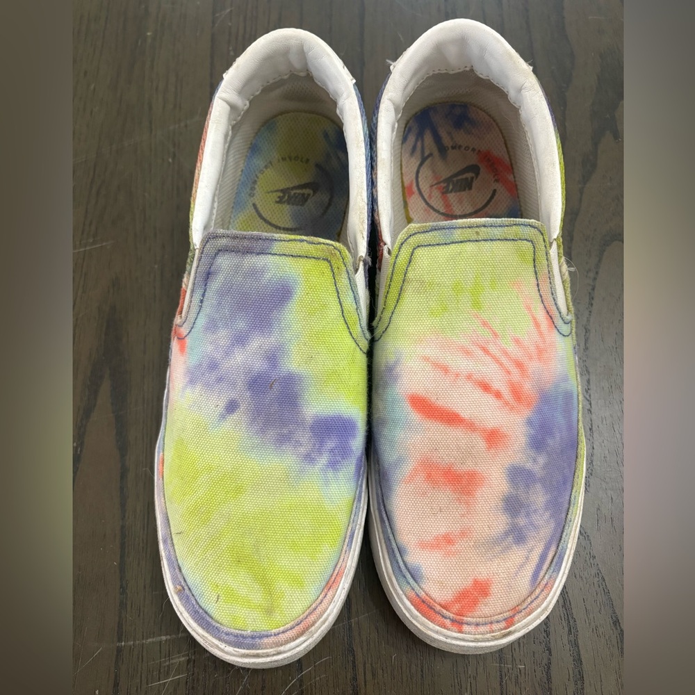 Nike Tie-dye slip ons  women’s size 7.5